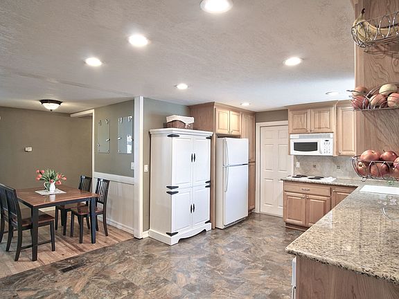 2nd image of 5811 NE 45th Ave