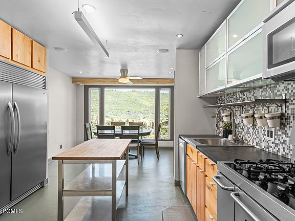 4th image of 105 Crestview Cir