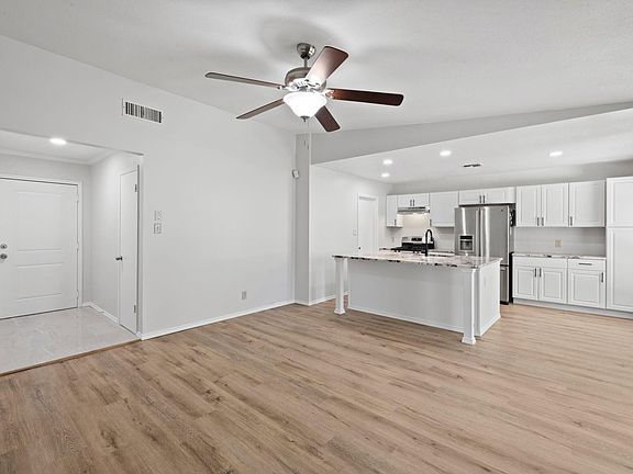 2nd image of 10001 Woodglen Dr
