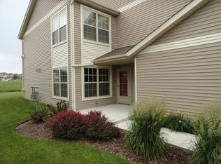 944 Buckingham Ln, Sycamore, IL 60178