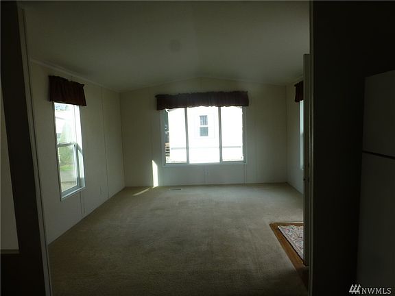 4th image of 16600 25th Ave NE Unit 28