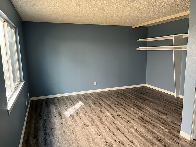 1042 Bennett Ave #1 — Photo 10