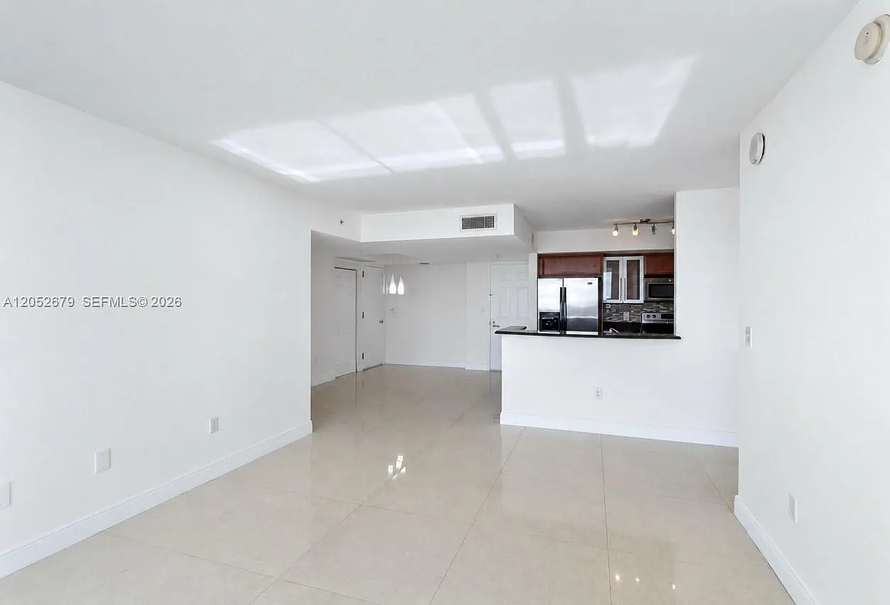 Gables Marquis Condo — Photo 4