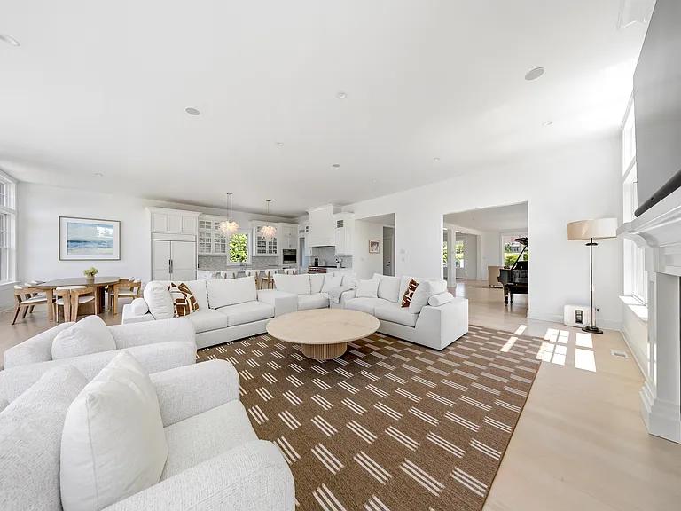 13 Beach Ln — Photo 4
