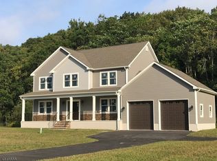 9 Lackawanna Dr, Newton, NJ 07860