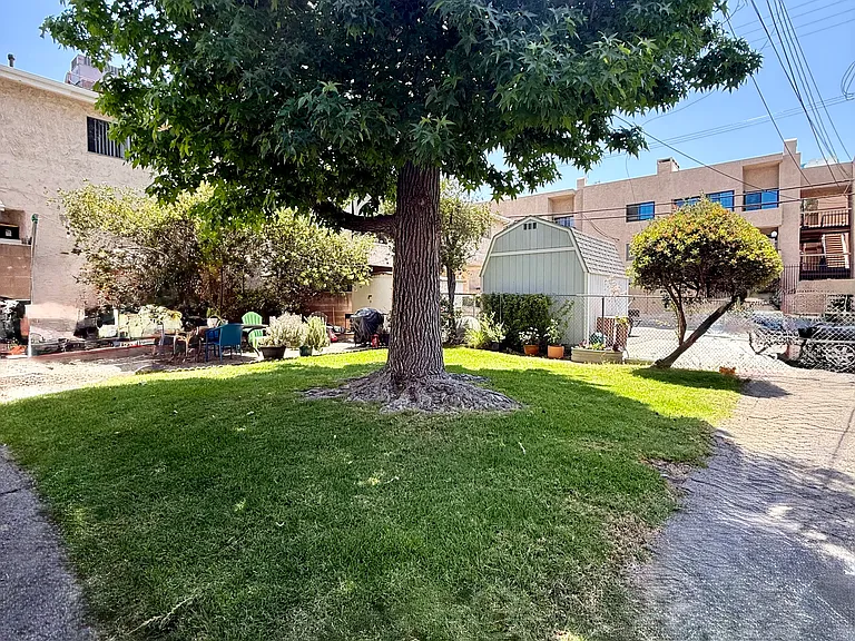 446 E Cypress Ave — Photo 2