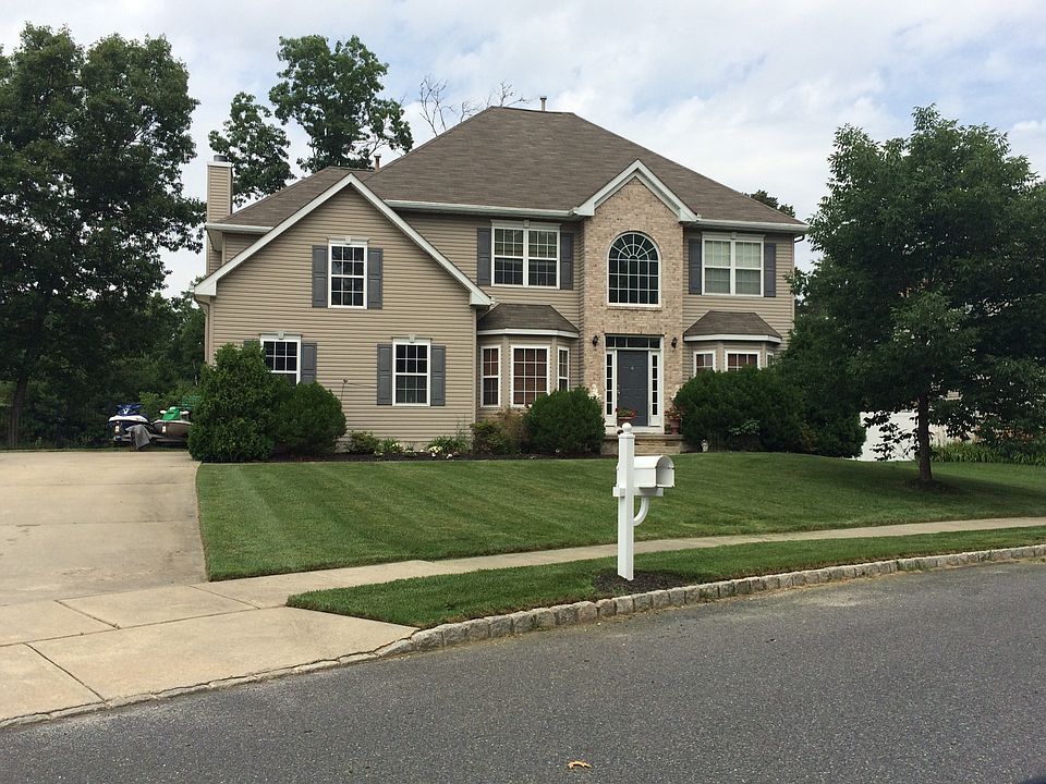 2nd image of 116 Cherry Dr