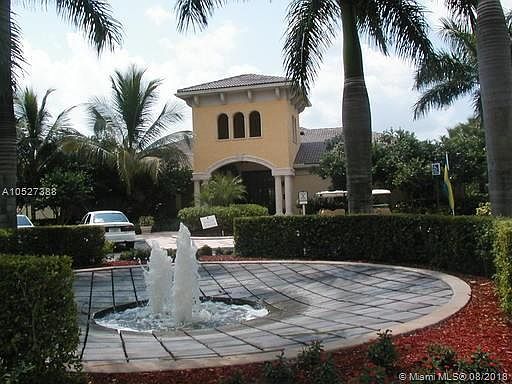 4th image of 1700 Crestwood Ct #1705