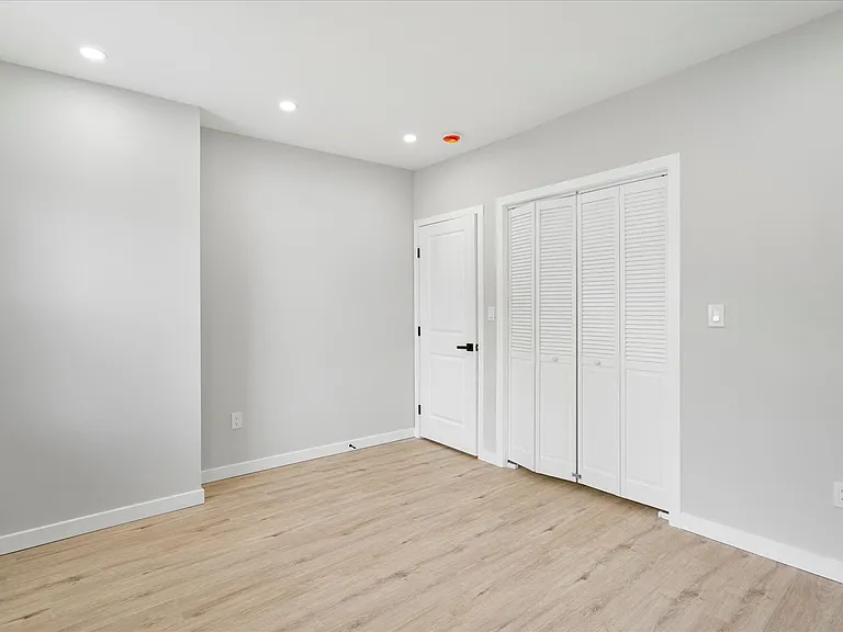1500 E Lanvale St — Photo 8