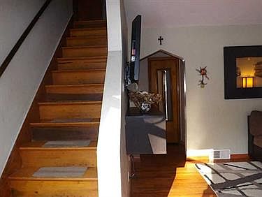 3rd image of 1360 Barr Ave