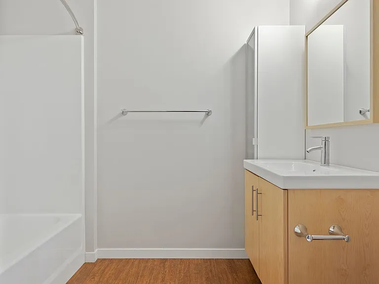 East River Apartments — Photo 22