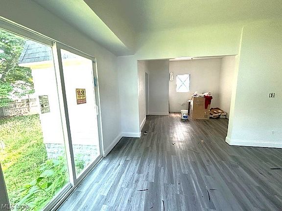5th image of 15815 Corsica Ave
