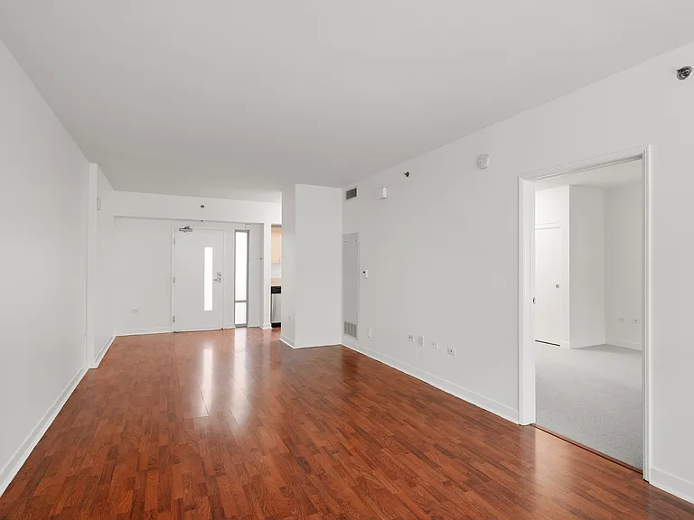 425 W Beech St #312 — Photo 5