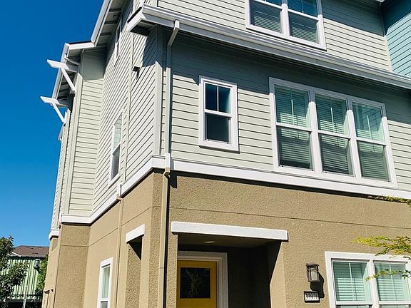 37970 - Front View - Leftmost corner unit away from 880 traffic compared to rest of units in the row.