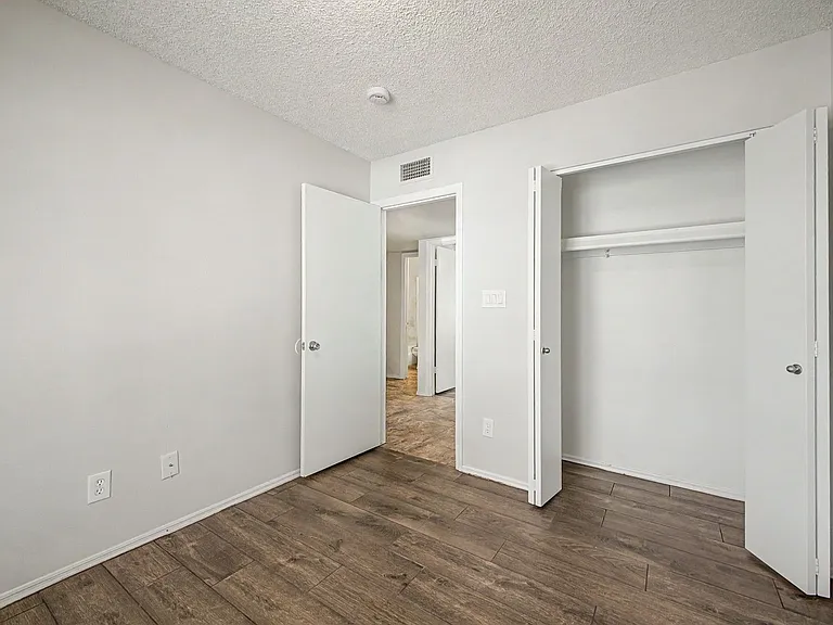 7409 S 46th St — Photo 23