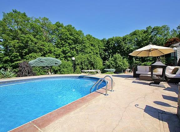 3rd image of 11 Joseph Ct