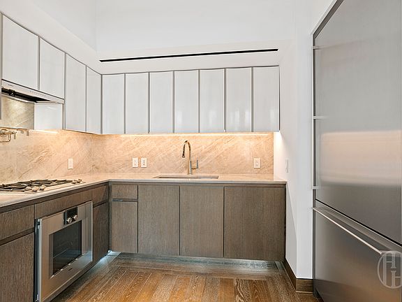 5th image of 111 W 57th St APT 11C