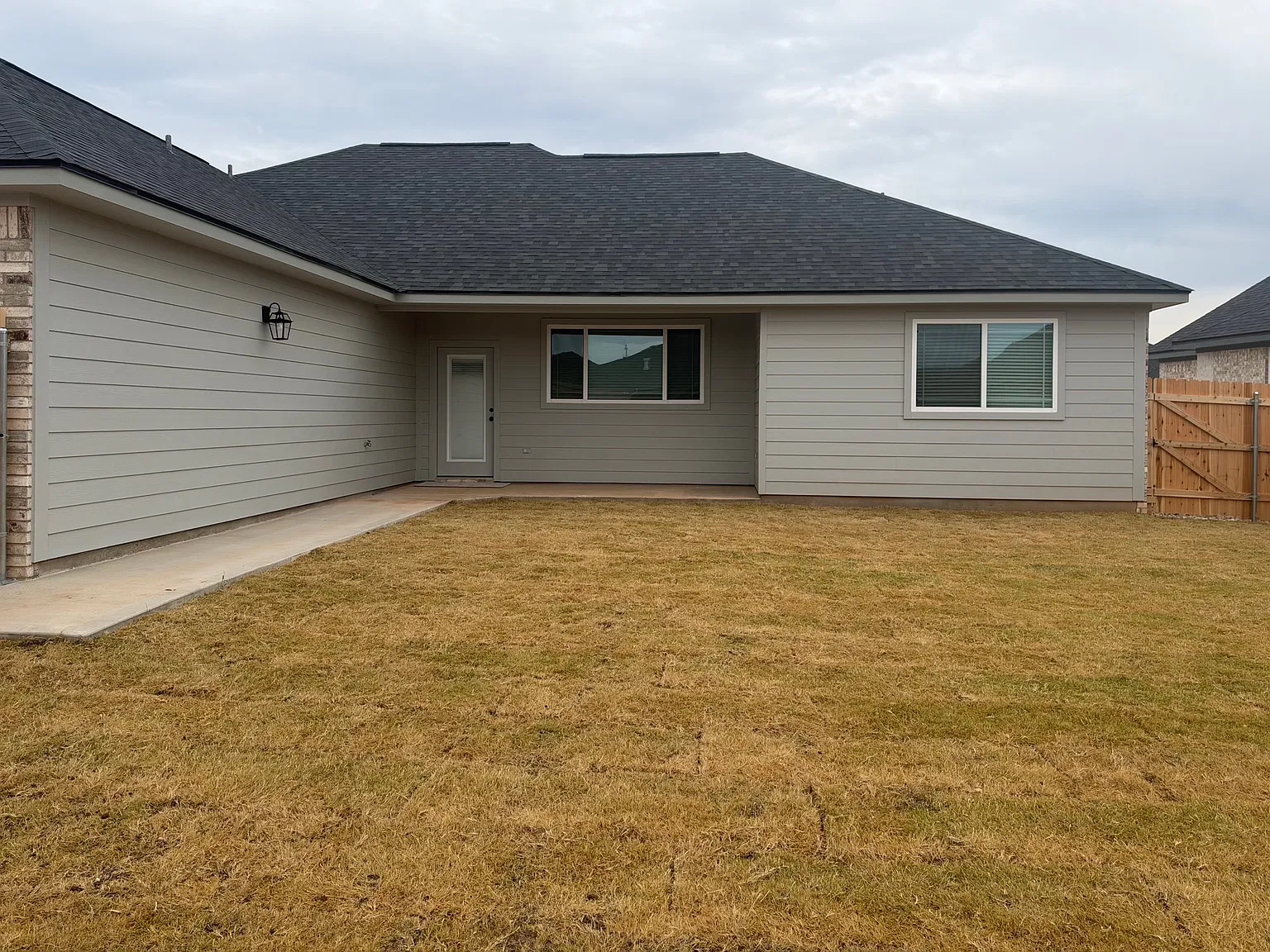 4 bed, 2100 sqft, $2,495 — Photo 3