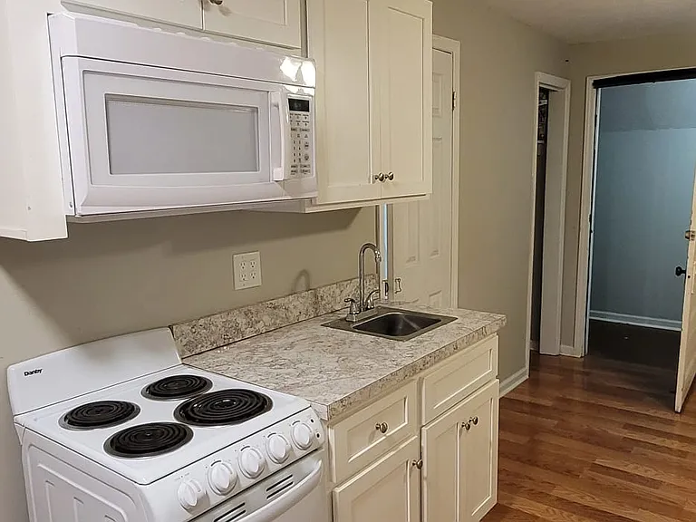 720 E High St #8 — Photo 2