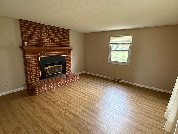 3rd image of 4324 Valley Rd