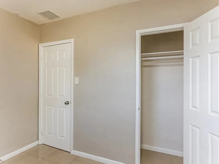 2323 NW 12th Ct — Photo 14