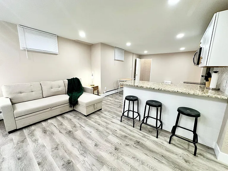 2865 Olive Dr — Photo 5