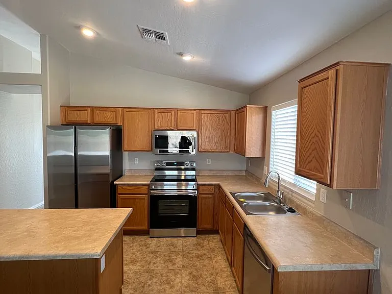 33889 N Barbara Dr — Photo 7