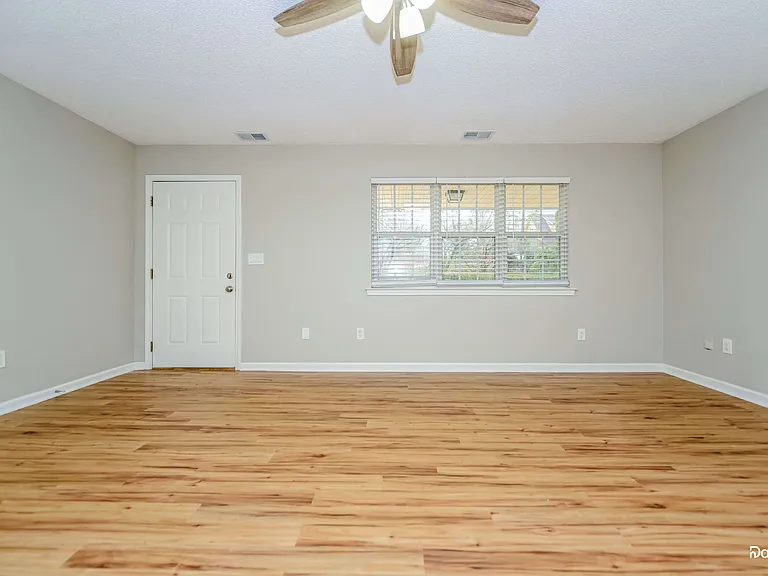 124 Spring Valley Cir — Photo 5