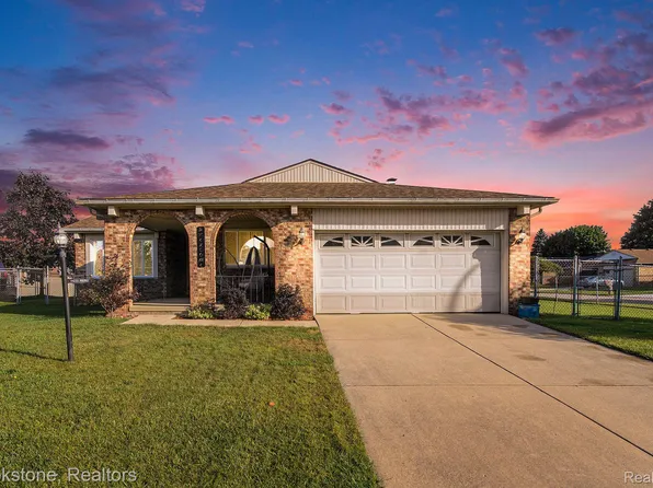 19272 Wherle Dr, Brownstown, MI 48193