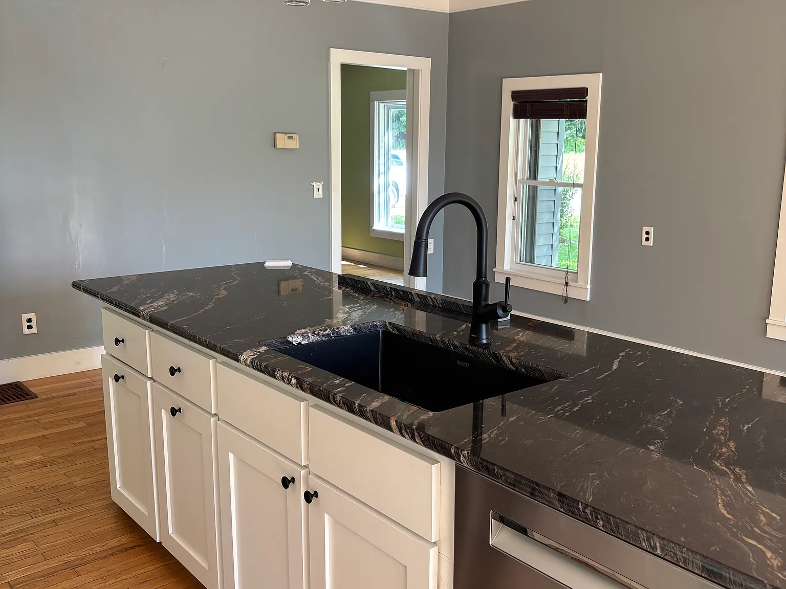 3 bed, 2126 sqft, $3,500 — Photo 3