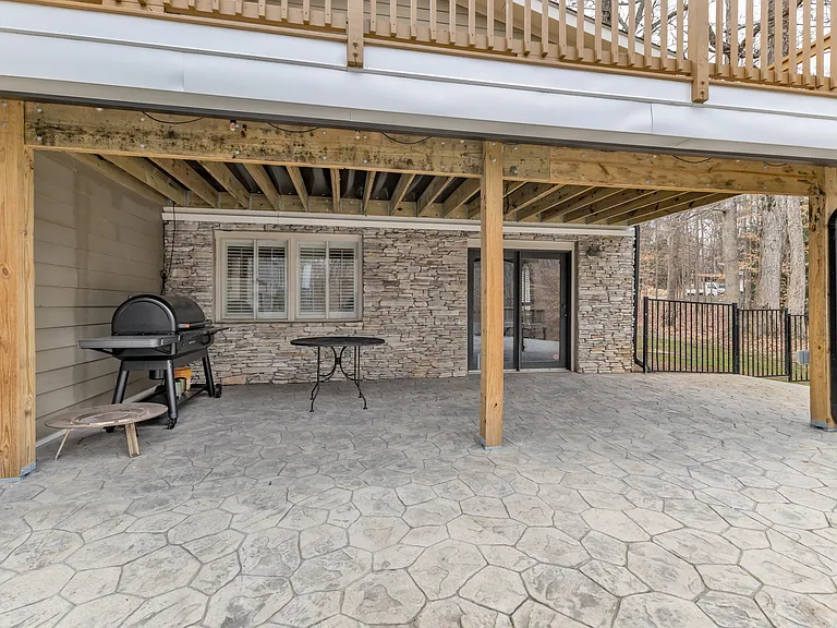 1126 Trailwood Dr — Photo 32