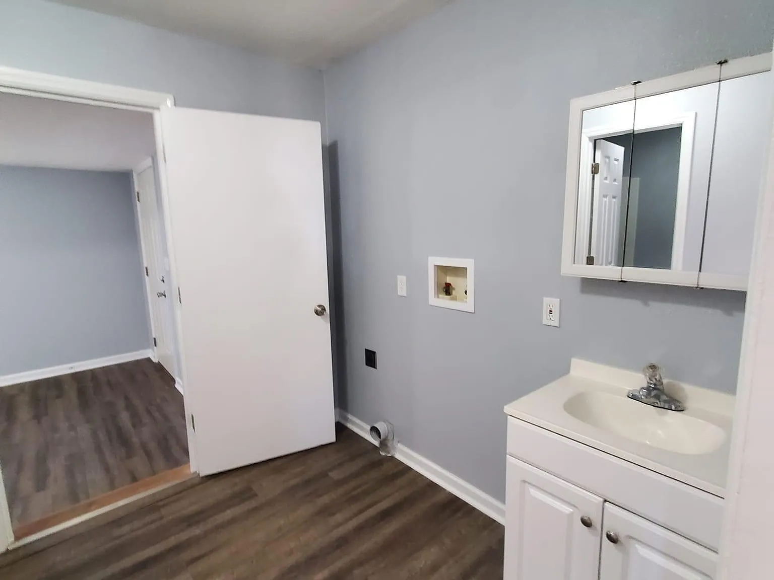 252 S Moss Ave — Photo 2
