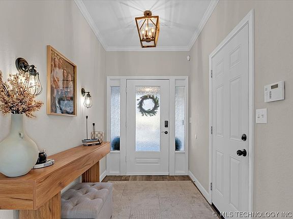 3rd image of 7122 E 100th Pl
