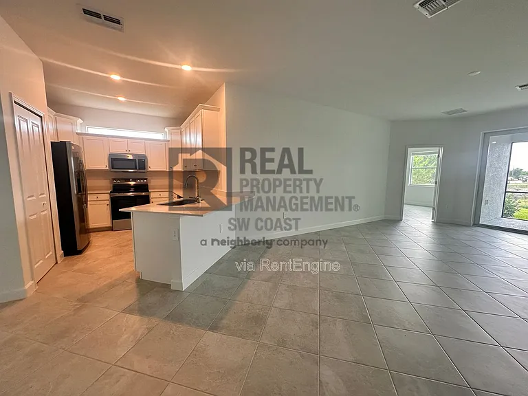 20501 Hazelnut Ct S — Photo 4