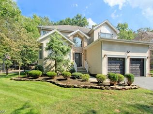 1 Lafayette Dr, Cedar Grove, NJ 07009