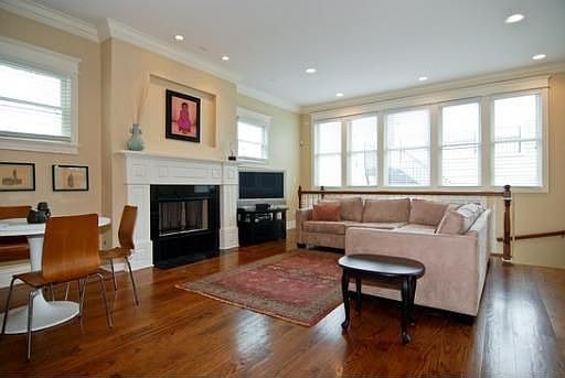 5th image of 3452 N Hoyne Ave