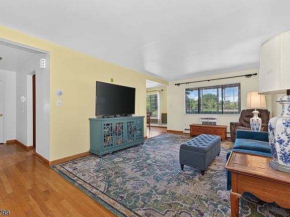 3rd image of 15-G Kensington Rd BLDG 15 #G