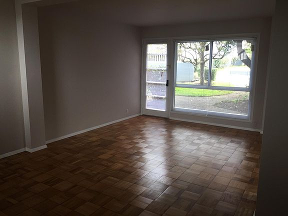 3rd image of 7 Garces Dr