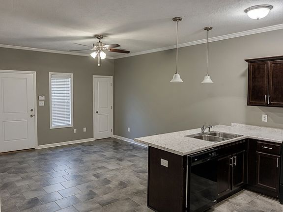 4th image of 42 Black Oak Dr