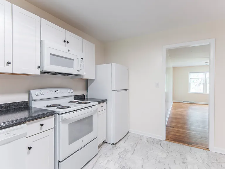 2218 Wayne Ave #A — Photo 14