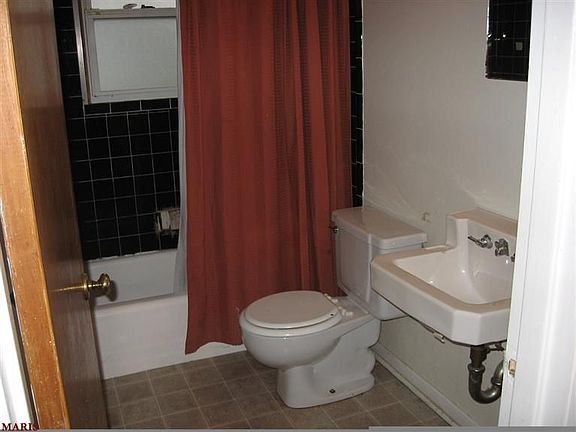 3rd image of 205 Deane Ct