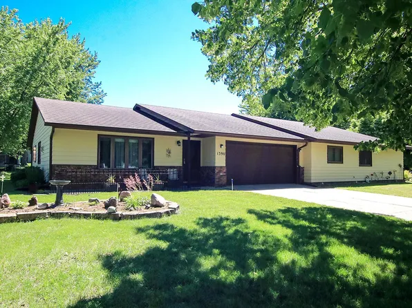1390 Roberts Rd SW, Hutchinson, MN 55350