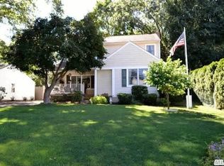 105 Waverly St, Glen Head, NY 11545