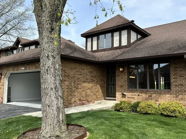 7956 W Golf Dr, Palos Heights, IL 60463