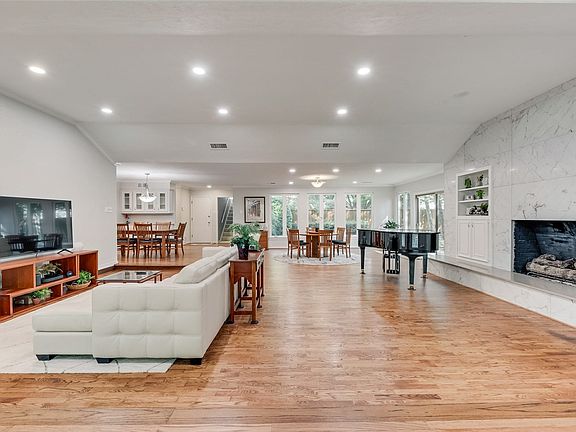 2nd image of 3825 Echobrook Ln