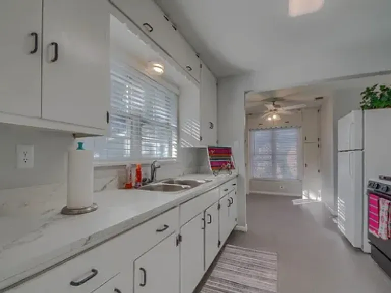 138 Norfolk Pl — Photo 10