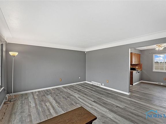 3rd image of 416 Park Ln