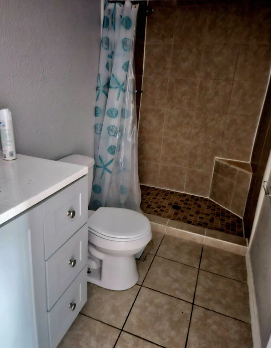 3 bed, 2.0 bath, 923 sqft, $1,300 — Photo 2