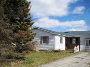 528 N Stadium Rd, Oregon, OH 43616