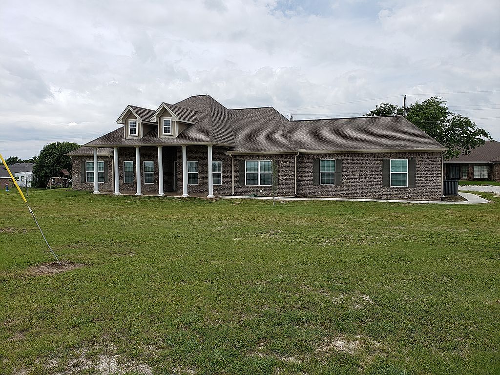 1059 N Main St, Muenster, TX 76252 Zillow